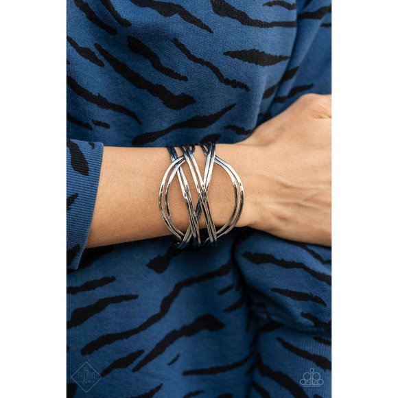 Paparazzi Accessories Jewelry - Hautely Hammered - Silver Bracelet Fashion Fix